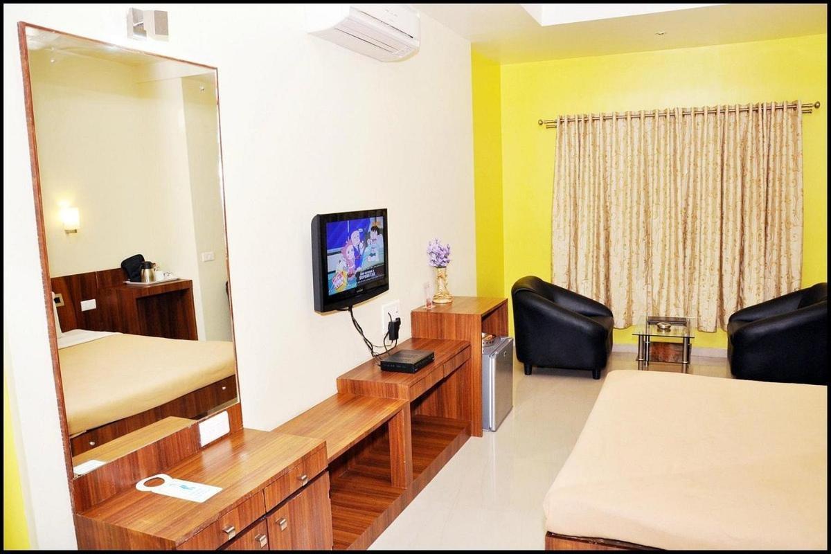 Fabexpress The Paradise Pune Exterior foto