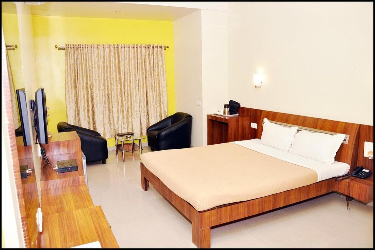 Fabexpress The Paradise Pune Exterior foto